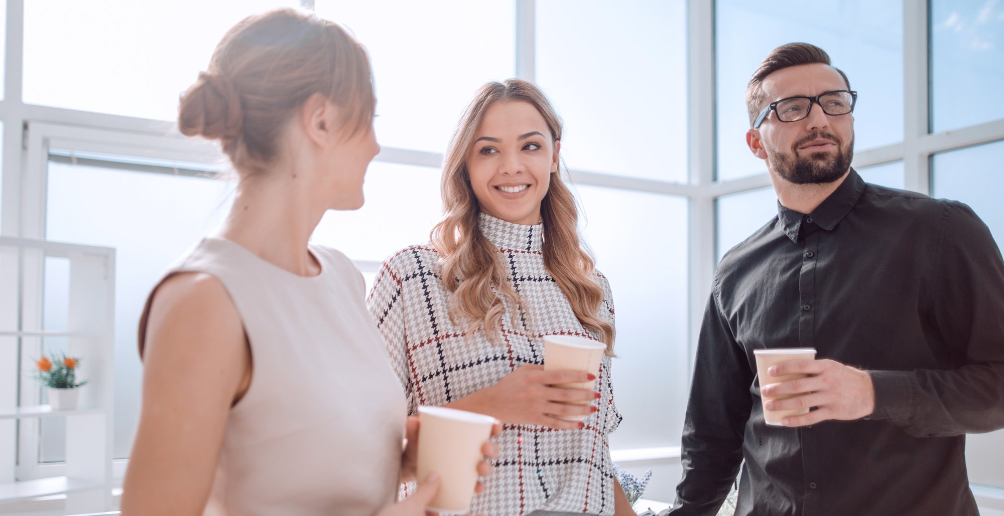 business-team-is-discussing-something-coffee-break-concept-teamwork-1